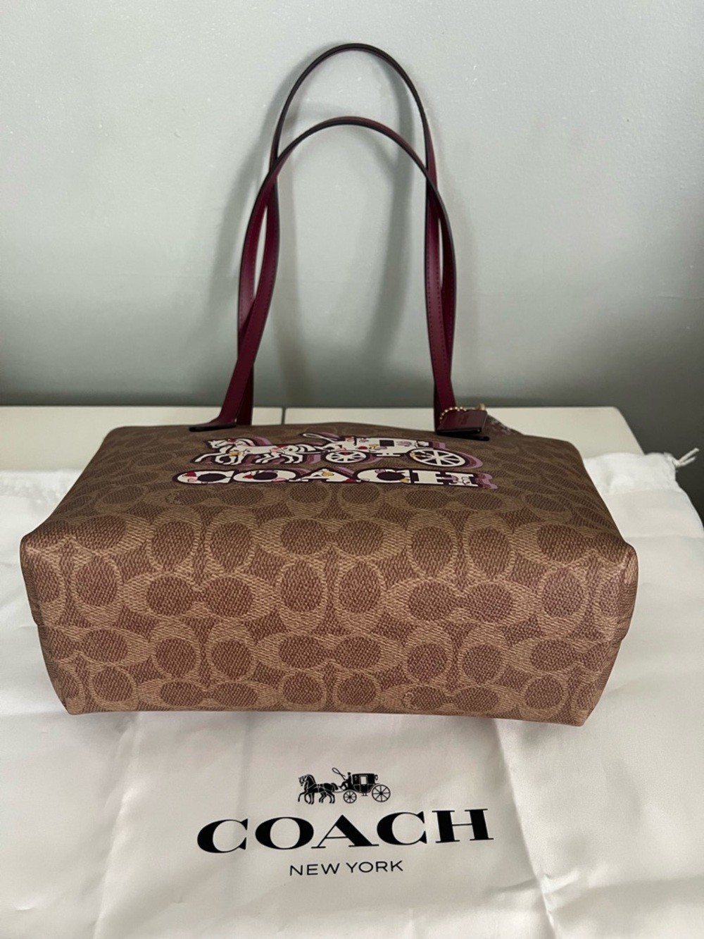 Coach Fiona Zip Tote Bag In Signature Canvas With Horse And Carriage Print - Picture 5 of 10